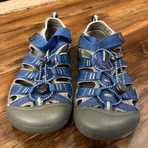 KEEN unisex child Newport H2 Closed Toe Sandals